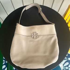 Tan leather Tory Burch bag. Excellent condition. No wear, holes, or stains